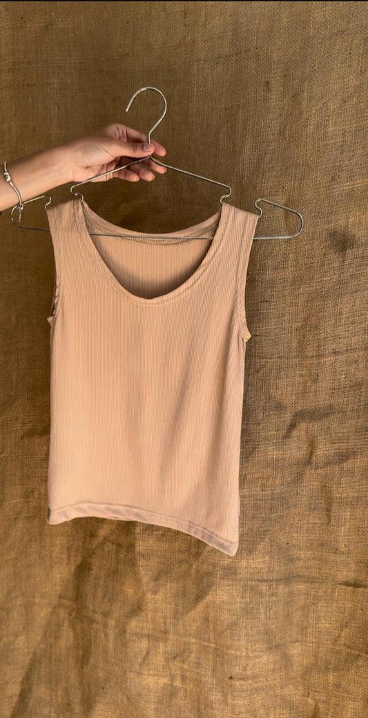 Sleeveless basic.